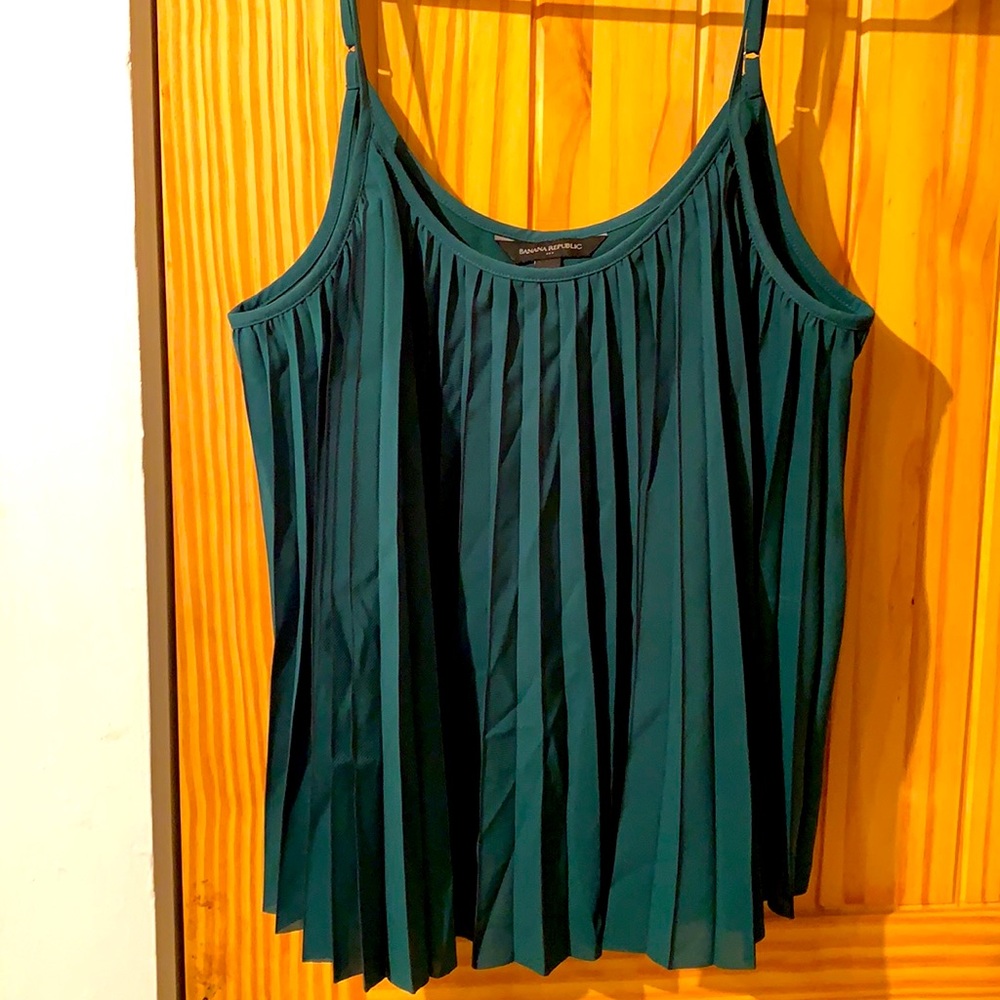 Banana republic woman’s solid strappy camis